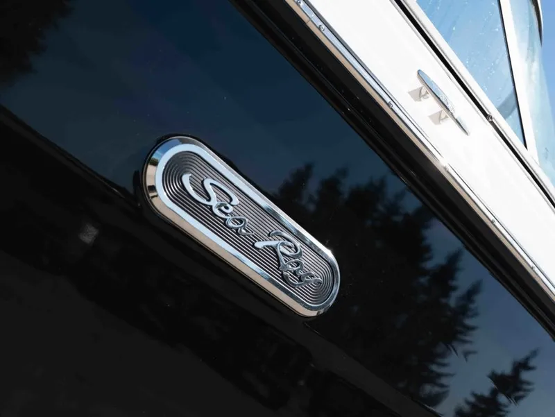 Slide: The Image of Sea Ray SDX 230 2026 - 18