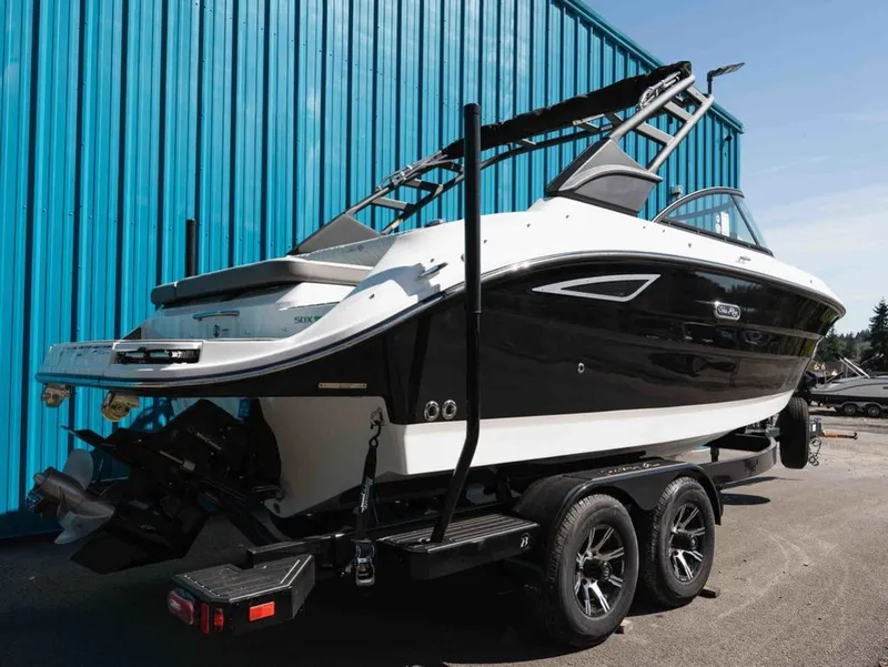 Slide: The Image of Sea Ray SDX 230 2026 - 3