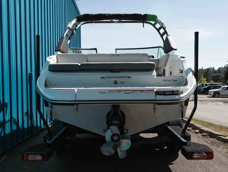 Slide: The Image of Sea Ray SDX 230 2026 - 4