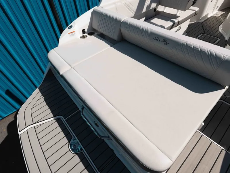 Slide: The Image of Sea Ray SDX 230 2026 - 5