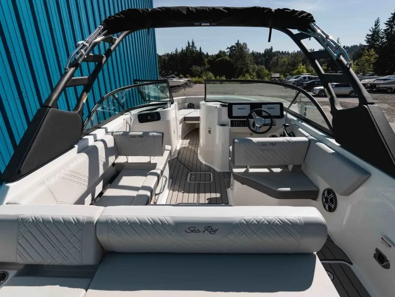 Slide: The Image of Sea Ray SDX 230 2026 - 6