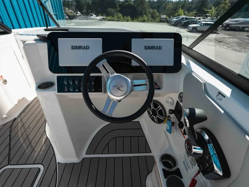 Slide: The Image of Sea Ray SDX 230 2026 - 9