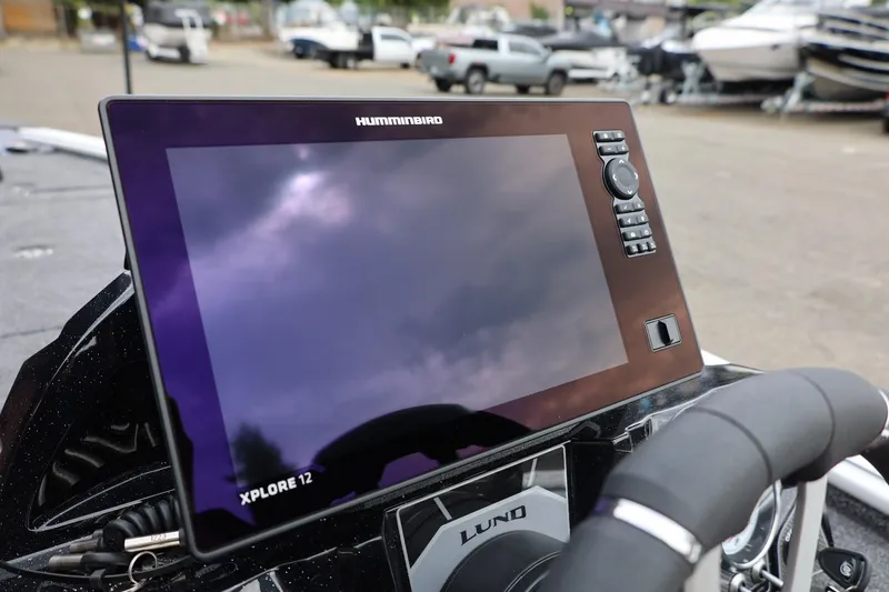 Slide: The Image of Humminbird Xplore 12 display on 2026 Lund 2075 Pro-V Bass XS boat. - 22