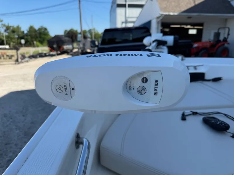 Slide: The Image of Boston Whaler 170 Montauk 2022 - 10