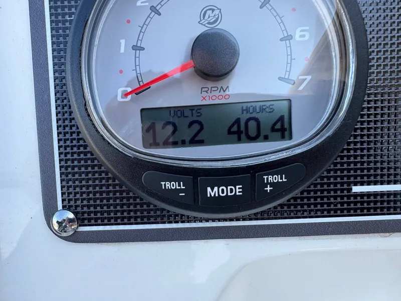 Slide: The Image of Boston Whaler 170 Montauk 2022 - 13