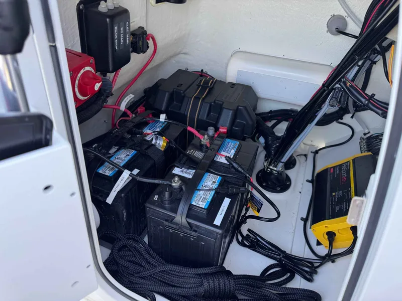 Slide: The Image of Boston Whaler 170 Montauk 2022 - 15