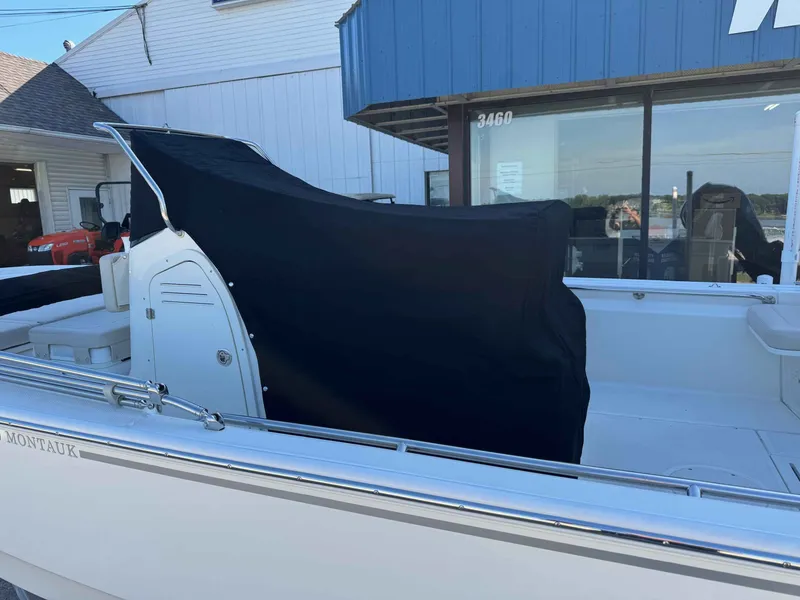 Slide: The Image of Boston Whaler 170 Montauk 2022 - 19