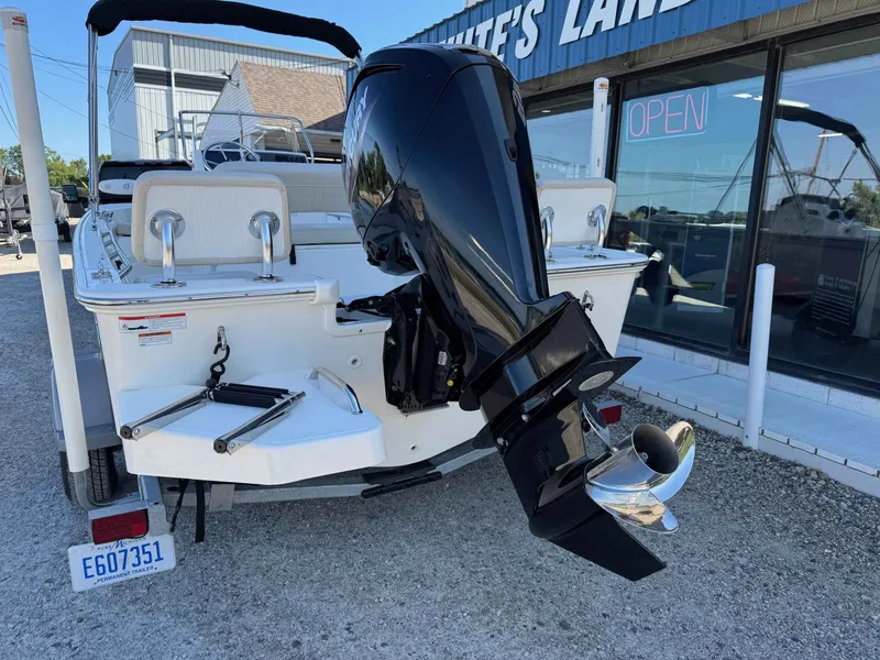 Slide: The Image of Boston Whaler 170 Montauk 2022 - 5
