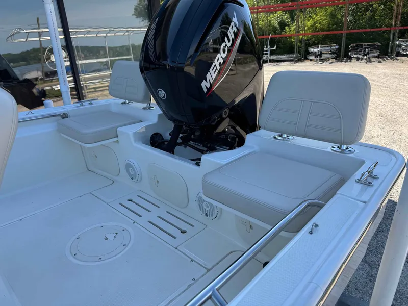 Slide: The Image of Boston Whaler 170 Montauk 2022 - 6