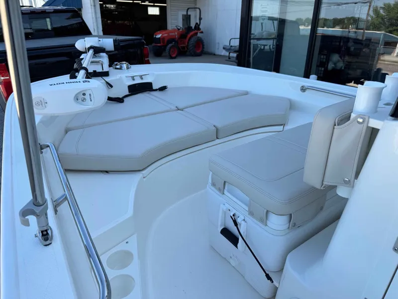 Slide: The Image of Boston Whaler 170 Montauk 2022 - 8