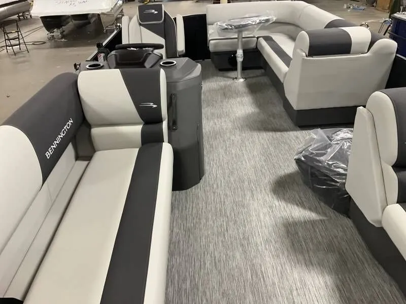 Slide: The Image of Bennington 22 SL 2025 - 10