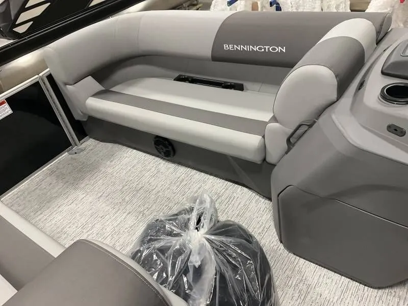 Slide: The Image of Bennington 18 SL 2025 - 9