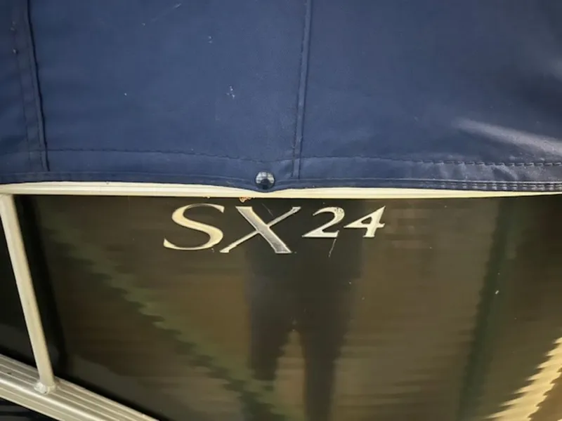 Slide: The Image of Bennington 24 SLX3 2015 - 3