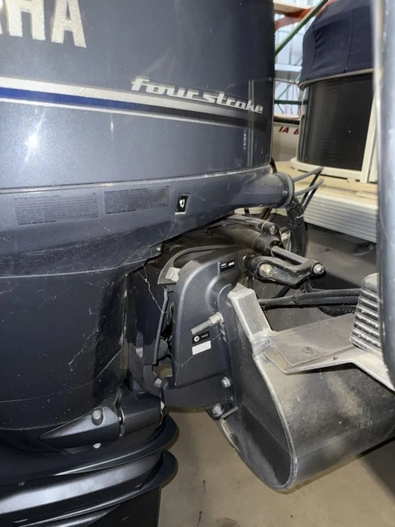 Slide: The Image of Bennington 24 SLX3 2015 - 4