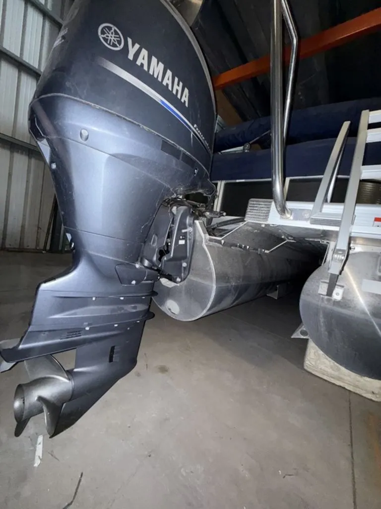 Slide: The Image of Bennington 24 SLX3 2015 - 5