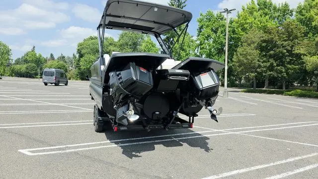 Slide: The Image of Manitou 26 Explore 6' Max Deck With Dual 150Hp Motors 2025 - 18