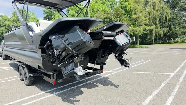 Slide: The Image of Manitou 26 Explore 6' Max Deck With Dual 150Hp Motors 2025 - 19