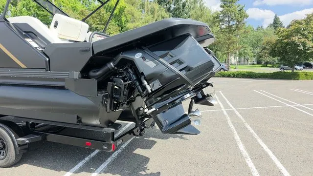 Slide: The Image of Manitou 26 Explore 6' Max Deck With Dual 150Hp Motors 2025 - 20