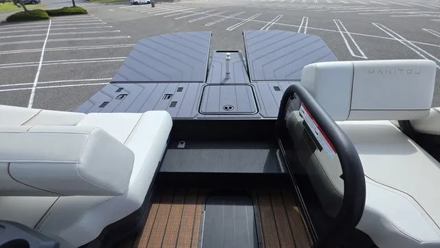 Slide: The Image of Manitou 26 Explore 6' Max Deck With Dual 150Hp Motors 2025 - 31