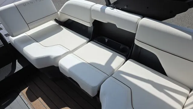 Slide: The Image of Manitou 26 Explore 6' Max Deck With Dual 150Hp Motors 2025 - 34