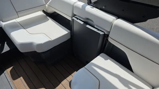 Slide: The Image of Manitou 26 Explore 6' Max Deck With Dual 150Hp Motors 2025 - 37