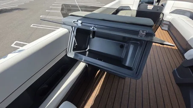 Slide: The Image of Manitou 26 Explore 6' Max Deck With Dual 150Hp Motors 2025 - 40