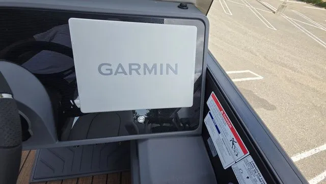 Slide: The Image of Manitou 26 Explore 6' Max Deck With Dual 150Hp Motors 2025 - 41