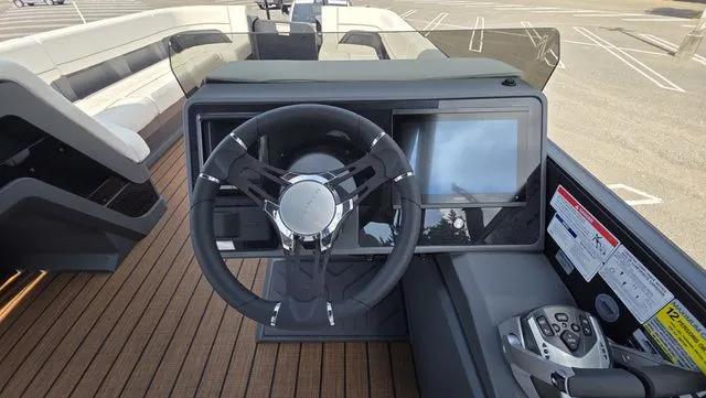 Slide: The Image of Manitou 26 Explore 6' Max Deck With Dual 150Hp Motors 2025 - 42