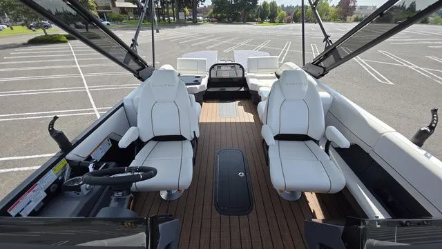 Slide: The Image of Manitou 26 Explore 6' Max Deck With Dual 150Hp Motors 2025 - 46