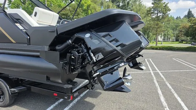 Slide: The Image of Manitou 26 Explore 6' Max Deck With Dual 150Hp Motors 2025 - 53