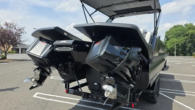 Slide: The Image of Manitou 26 Explore 6' Max Deck With Dual 150Hp Motors 2025 - 59