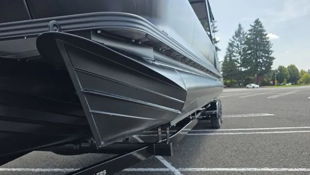 Slide: The Image of Manitou 26 Explore 6' Max Deck With Dual 150Hp Motors 2025 - 68