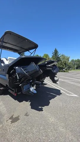 Slide: The Image of Manitou 26 Explore 6' Max Deck With Dual 150Hp Motors 2025 - 81