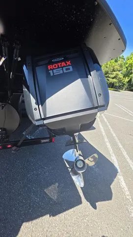 Slide: The Image of Manitou 26 Explore 6' Max Deck With Dual 150Hp Motors 2025 - 84