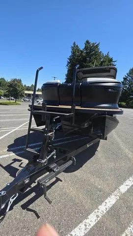 Slide: The Image of Manitou 26 Explore 6' Max Deck With Dual 150Hp Motors 2025 - 87