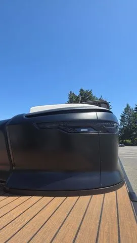 Slide: The Image of Manitou 26 Explore 6' Max Deck With Dual 150Hp Motors 2025 - 89