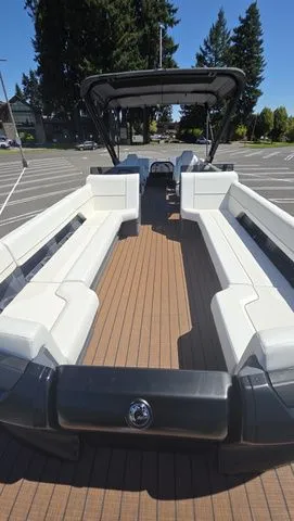 Slide: The Image of Manitou 26 Explore 6' Max Deck With Dual 150Hp Motors 2025 - 94