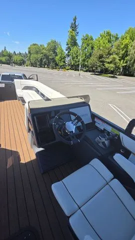 Slide: The Image of Manitou 26 Explore 6' Max Deck With Dual 150Hp Motors 2025 - 98