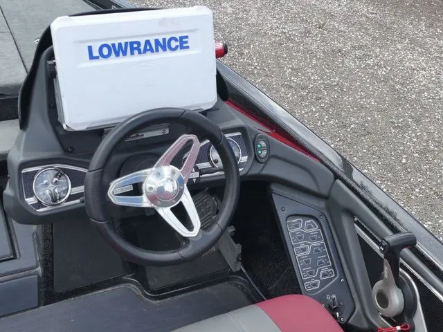 Slide: The Image of Skeeter FX20 2015 - 13