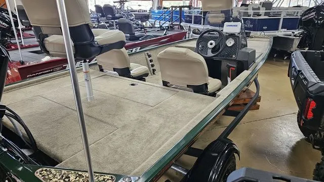 Slide: The Image of Tracker Bass Tracker Classic Limited 2026 - 11