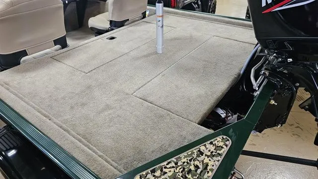 Slide: The Image of Tracker Bass Tracker Classic Limited 2026 - 14