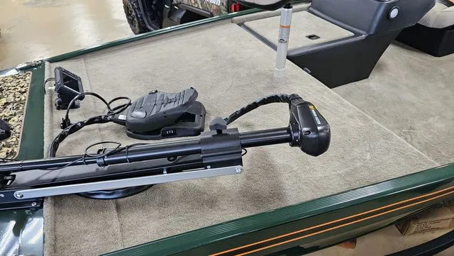 Slide: The Image of Tracker Bass Tracker Classic Limited 2026 - 16