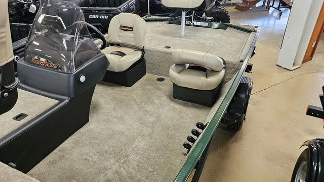 Slide: The Image of Tracker Bass Tracker Classic Limited 2026 - 8