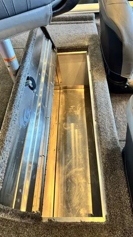 Slide: The Image of Tracker Pro 170 2026 - 13