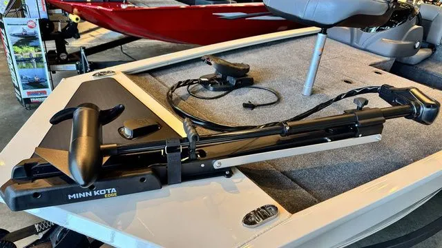 Slide: The Image of Tracker Pro 170 2026 - 17