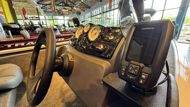 Slide: The Image of Tracker Pro 170 2026 - 8