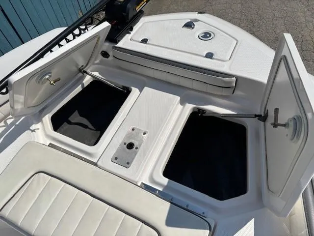 Slide: The Image of 2017 Yamaha Boats 190 FSH Deluxe with open storage compartments on deck. - 10