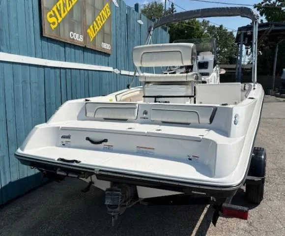 Slide: The Image of 2017 Yamaha Boats 190 FSH Deluxe at Sizzle Marine, Ohio dealership. - 4