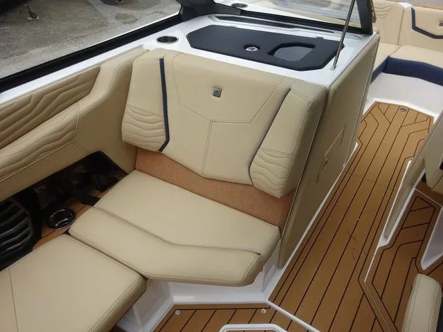 Slide: The Image of Nautique G23 2026 - 12