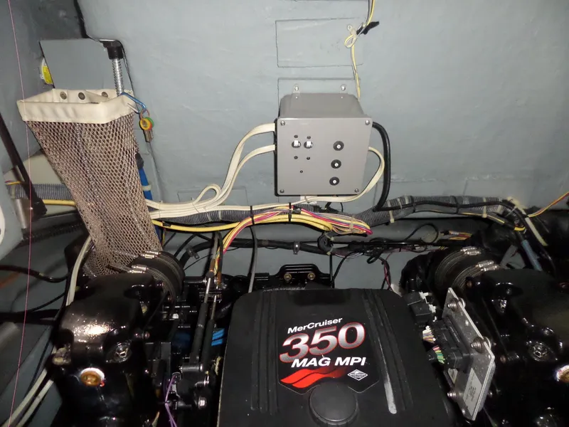 Slide: The Image of Engine compartment of a 2006 Maxum 2400 SR3 with MerCruiser 350 MAG MPI engine. - 36